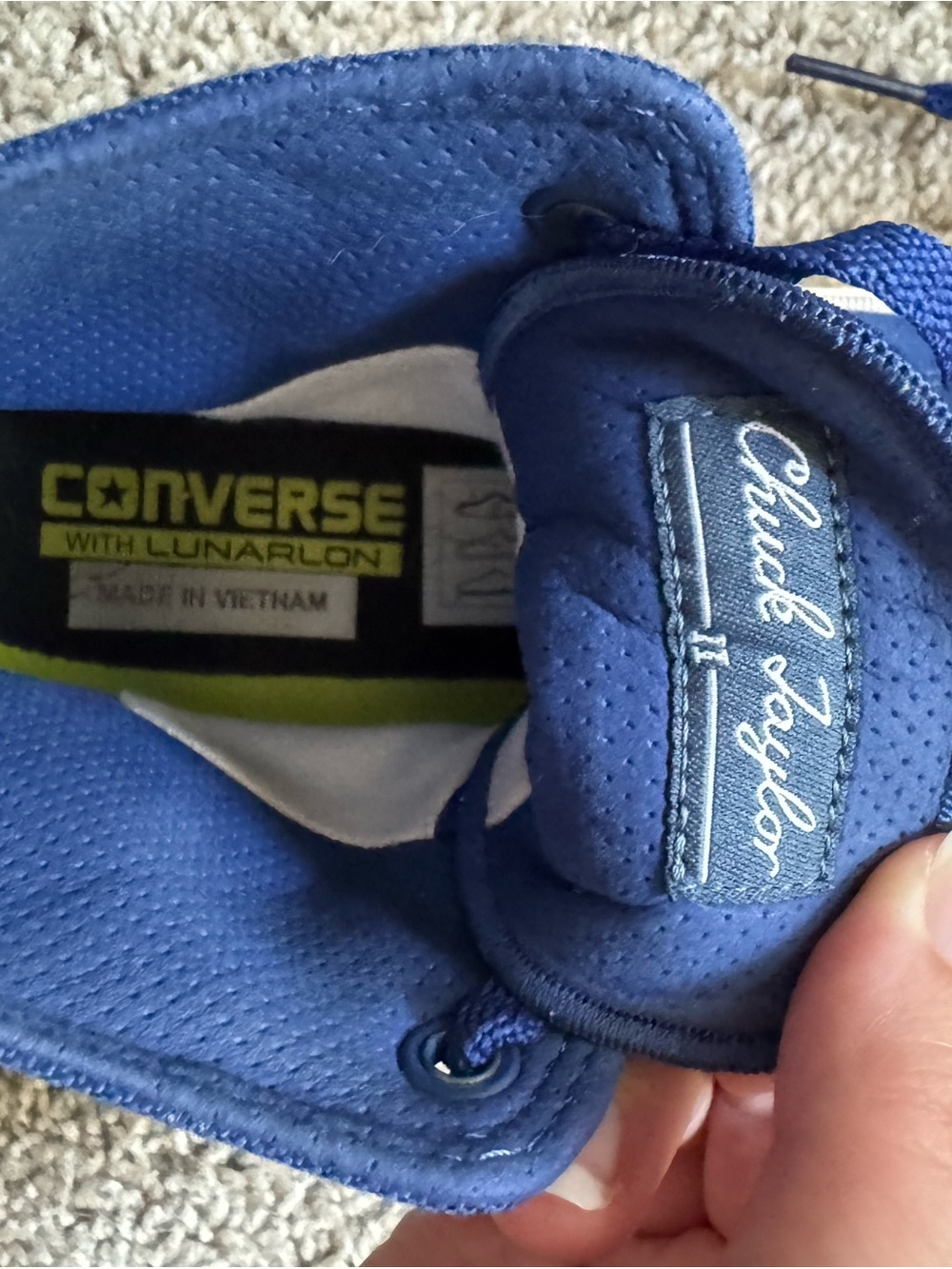 Classic High-Top converse chuck Taylor Sneakers in Navy and White - Picture 12 of 12